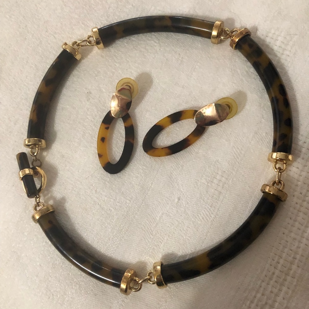 Short necklace ,the tag lost said Ralph Lauren. I added the earrings as a bonus.